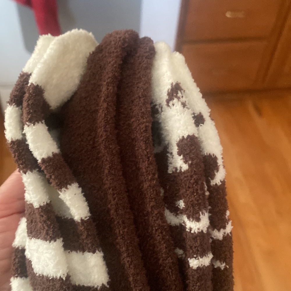 NEW Fuzzy Sock Set - Picture 3 of 5
